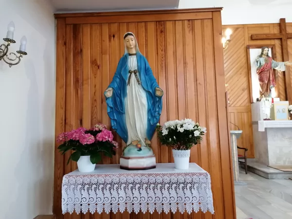 Ołtarz Boczny Matka Boża 